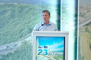 Crecimiento economía colombiana — Proyecciones: Crecimiento Economía Colombiana Ante Desafíos Gubernamentales
