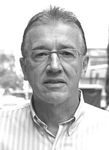 evolución política global — Evolución Política Global: El Cambio del Bipartidismo a Múltiples Movimientos