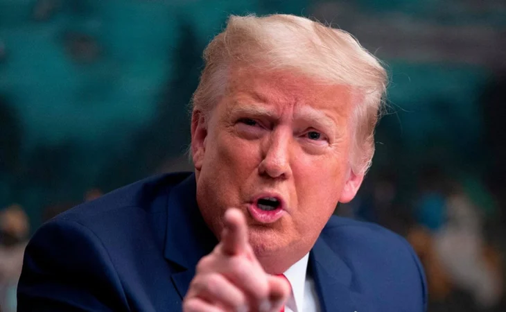 Trump eleva aranceles — Trump eleva aranceles a vehículos de la UE al 25%