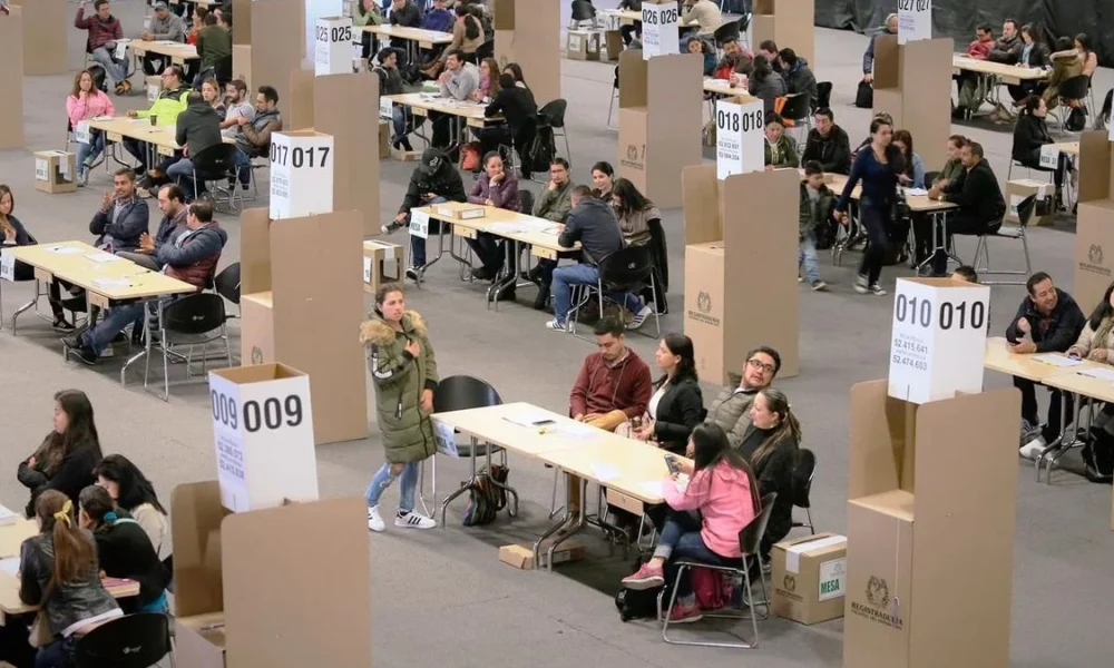 denuncia AtlasIntel — Denuncia AtlasIntel: Fiscalía investiga presunta manipulación electoral en Colom