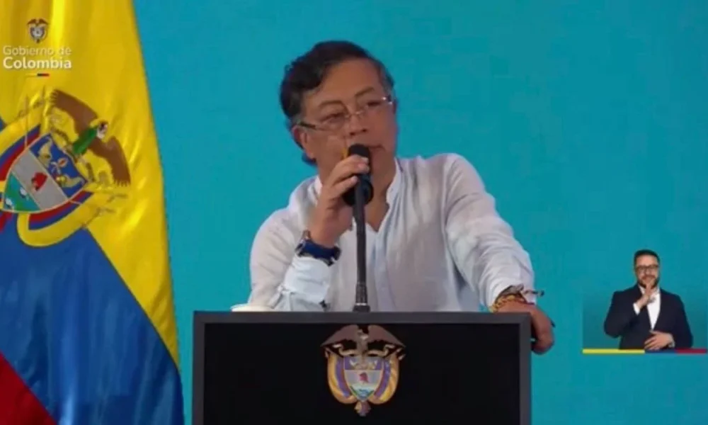 investigar congresistas ausentes — Petro pide investigar congresistas ausentes por estancamiento de reformas clave