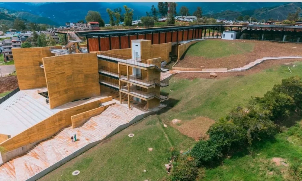 nueva sede UIS Málaga — Nueva Sede UIS Málaga: Petro Llama a la Unidad y Resalta Inversión Educativa en