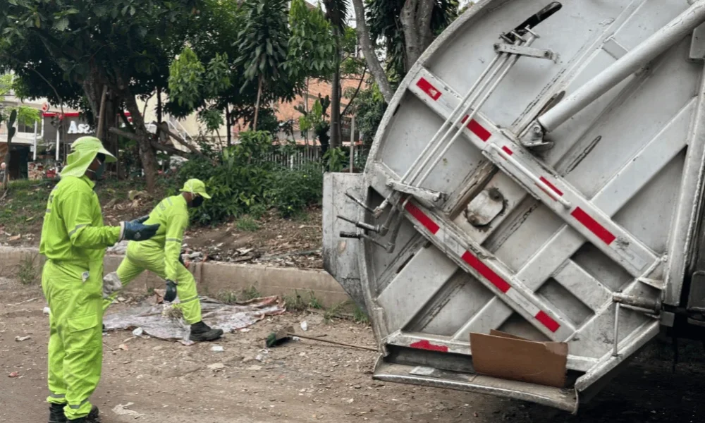 Riesgo servicio aseo Cali — Contraloría Alerta Riesgo Servicio Aseo Cali por $800 Mil Millones