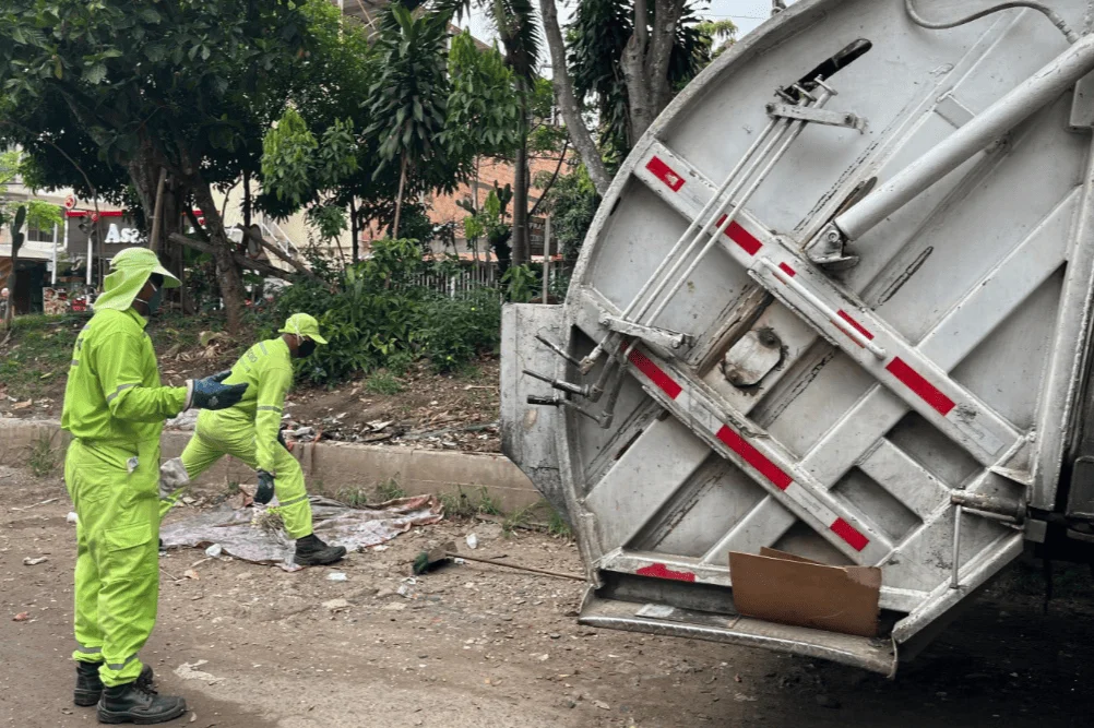 Riesgo servicio aseo Cali — Contraloría Alerta Riesgo Servicio Aseo Cali por $800 Mil Millones