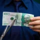 Presiones financieras hogares — Hogares Colombianos Enfrentan Crecientes Presiones Financieras por Costo de Vida