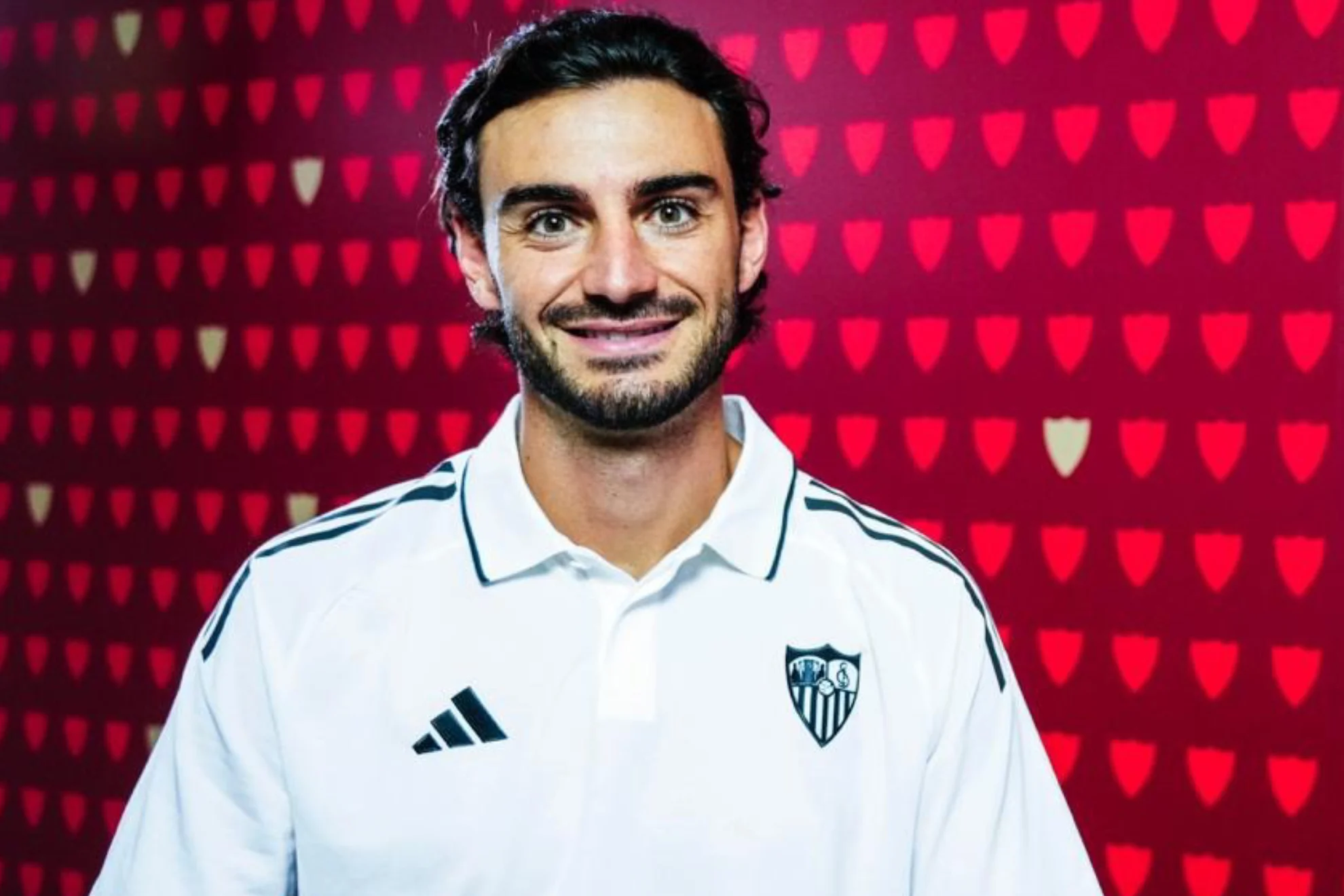 Juan Iglesias Sevilla — Juan Iglesias llega al Sevilla con "mucha ilusión" y contrato hasta 2030