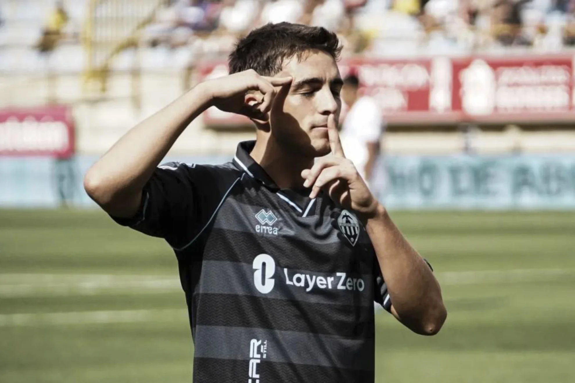 Refuerzos Espanyol — Refuerzos Espanyol: Descartan a Mika Mármol y se centran en Álex Calatrava