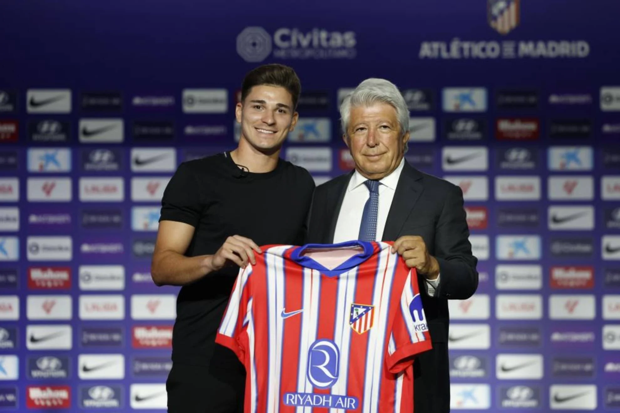 Futuro Julián Álvarez — Futuro Julián Álvarez: Cerezo Confirma Permanencia en Atlético de Madrid