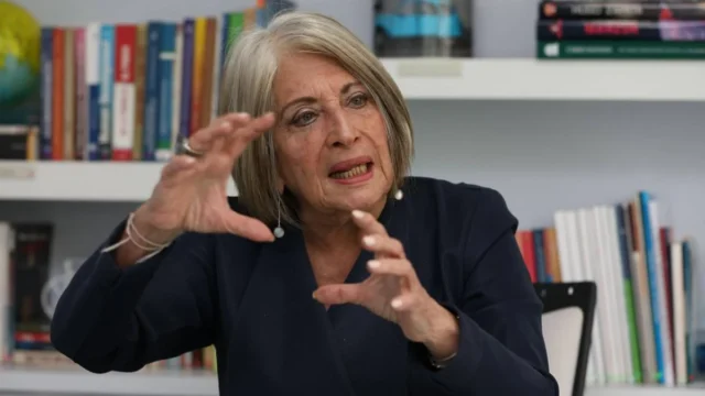 cifras entrega tierras — Exministra Cecilia López Cuestiona Cifras de Entrega de Tierras del Gobierno Pet
