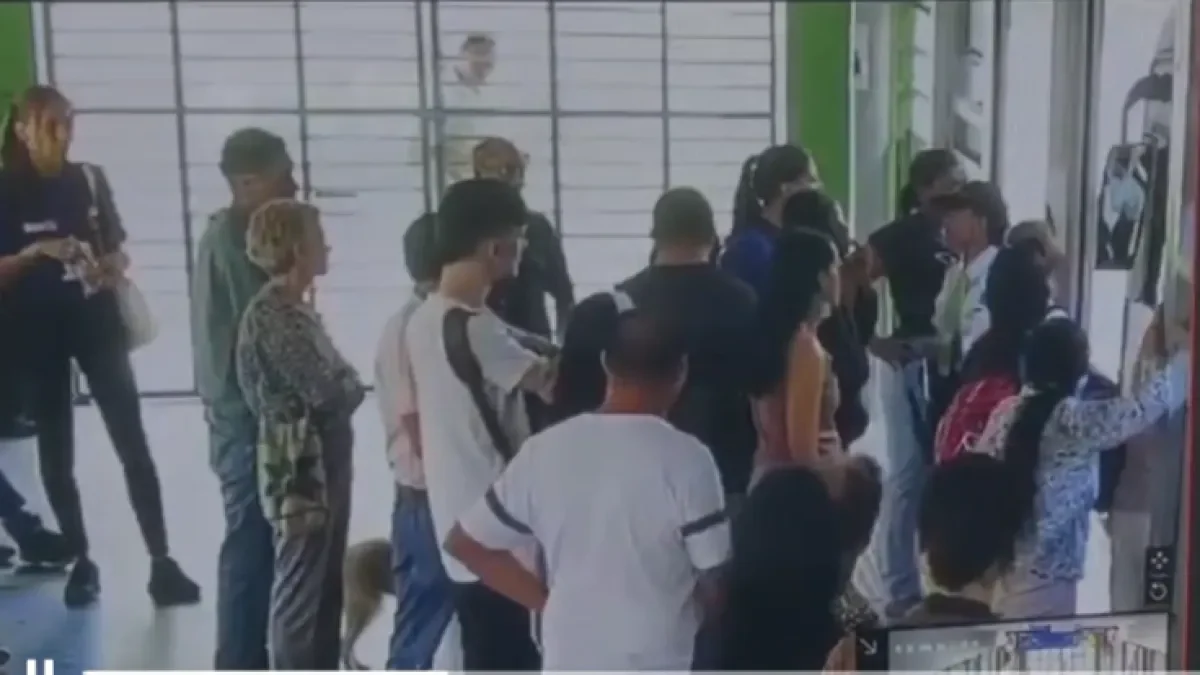 Agresión guarda MIO Cali — Grave Incidente: Agresión Guarda MIO Cali Empujada a las Vías