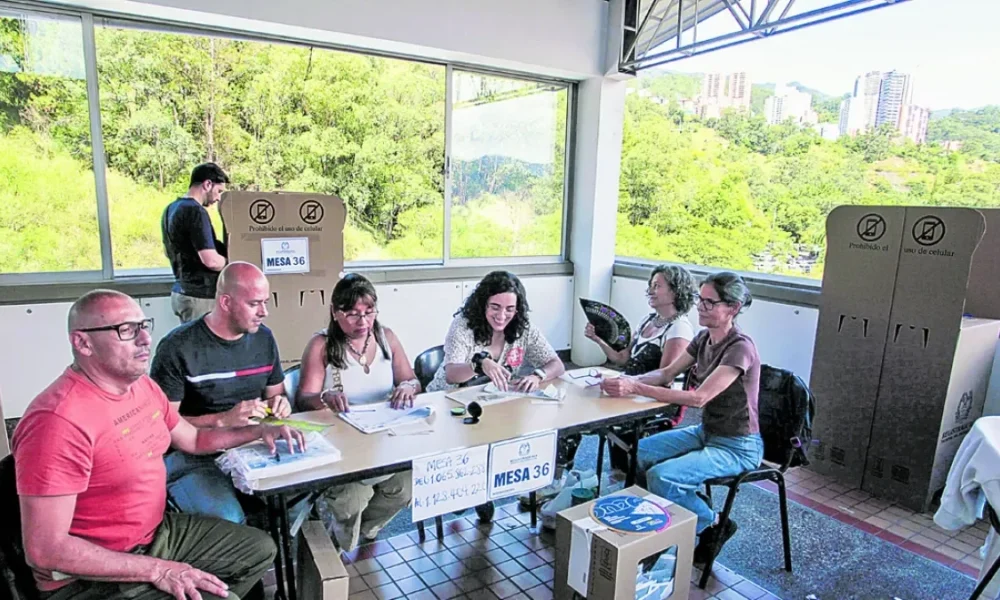 puesto votación Sandiego — Puesto votación Sandiego vuelve a su ubicación original en Medellín