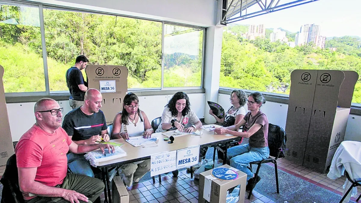 puesto votación Sandiego — Puesto votación Sandiego vuelve a su ubicación original en Medellín