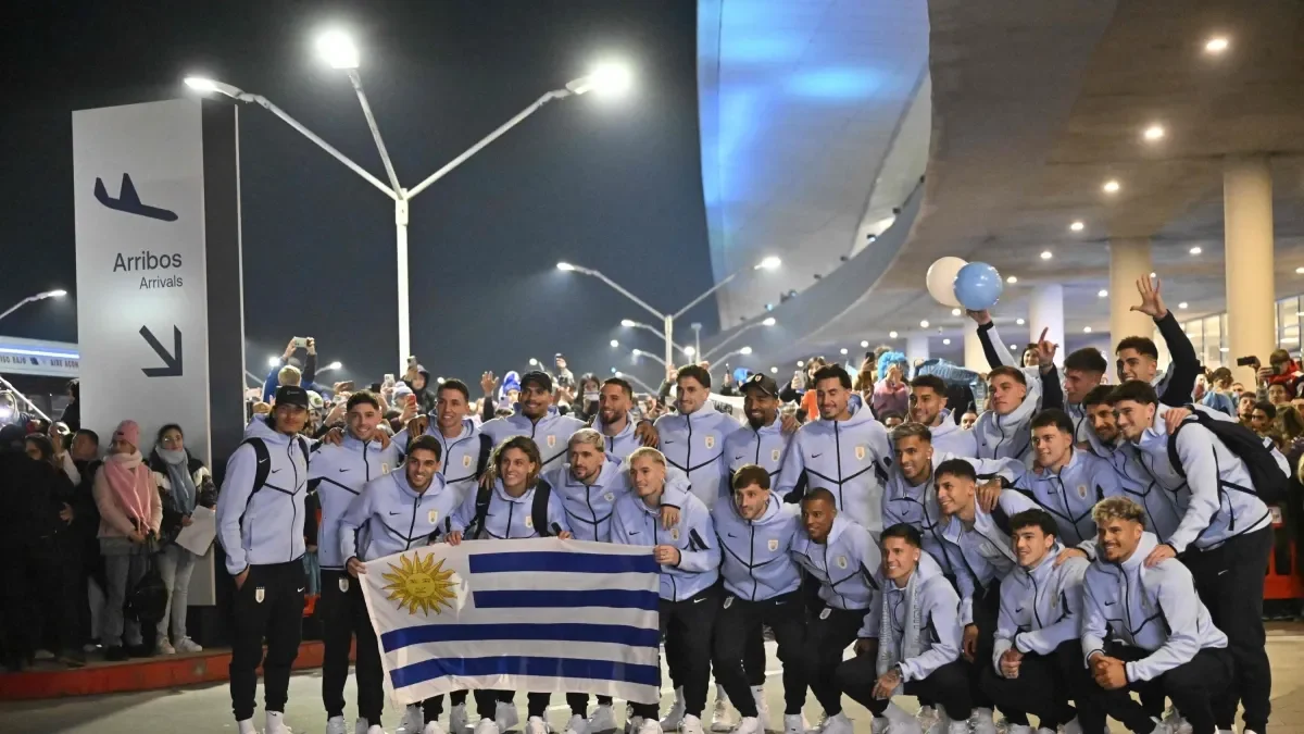retraso vuelo Selección Uruguay — Retraso Vuelo Selección Uruguay: FIFA Aclara "Error de Habilitación"