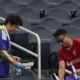 Hinchas Japón recogen basura — Hinchas Japón Recogen Basura: Ejemplo de Civismo en Mundial 2026