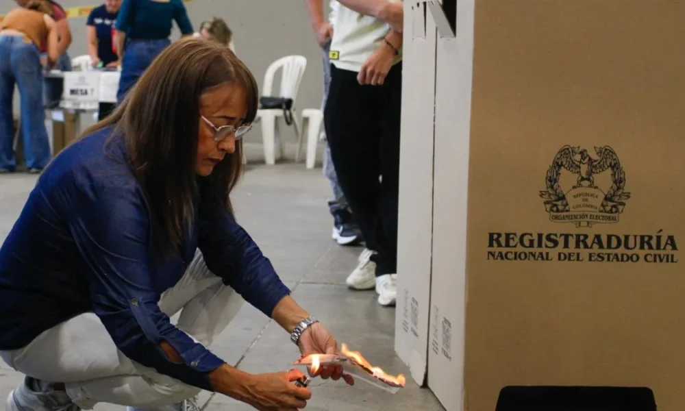 Voto quemado Medellín — Incidente de Voto Quemado en Plaza Mayor Medellín Post-Electoral