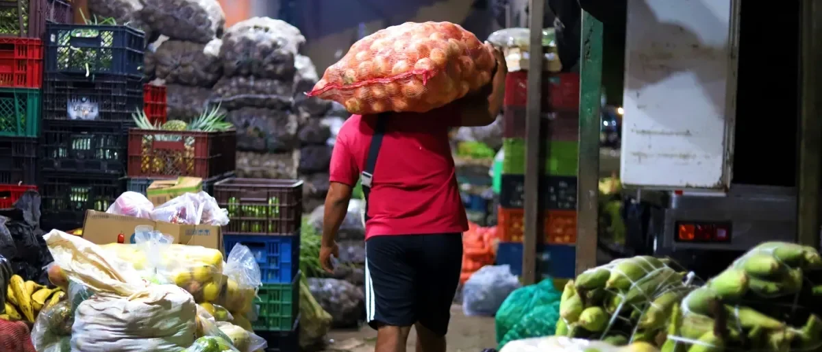 Mercado Barranquillita — Comerciantes nocturnos: el corazón del Mercado Barranquillita