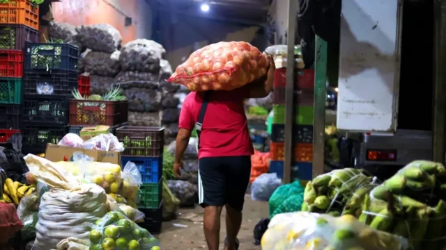 Mercado Barranquillita — Comerciantes nocturnos: el corazón del Mercado Barranquillita