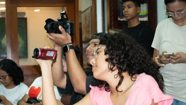 película comunitaria Cartagena — Niños de Cartagena buscan financiar 'La Chancleta', su película comunitaria