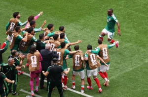 Julián Quiñones Mundial — Julián Quiñones Mundial: Hito histórico de un colombiano en la Selección Mexican