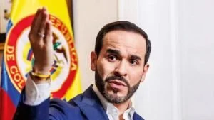 ventaja electoral De la Espriella — De la Espriella Toma Ventaja en Carrera Presidencial, Según Encuesta Reciente