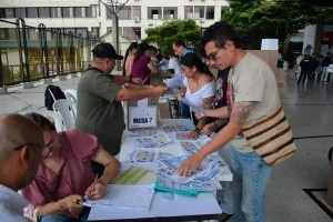 polarización electoral Colombia — Polarización electoral Colombia marca la recta final de la campaña