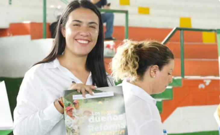 Ataque congresista Antioquia — Ataque congresista Antioquia: Vehículo de Luz Verónica Estrada fue impactado