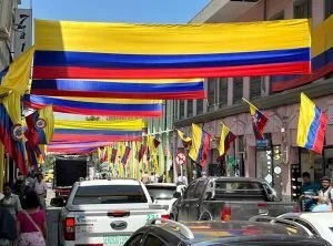 crisis hospitales públicos — Crisis Hospitales Públicos: Gobierno Petro Bajo Escrutinio por Falta de Pagos