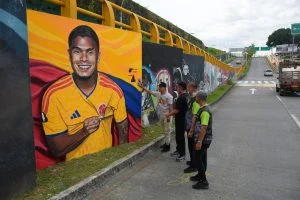 Mural Cucho Hernández — Mural Cucho Hernández: Homenaje al Talento Pereirano en La Ferro