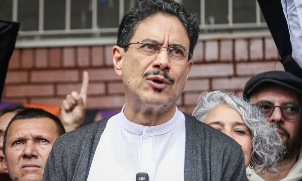 Presión electoral a funcionarios — Denuncian Presión Electoral a Funcionarios Públicos en Colombia