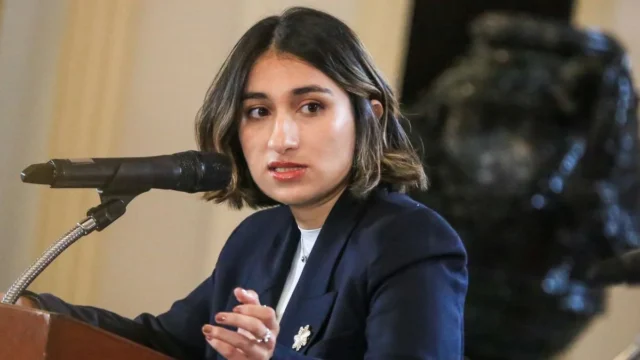 Renuncia Laura Sarabia — Laura Sarabia renuncia a embajada en Reino Unido, efectiva en 2026