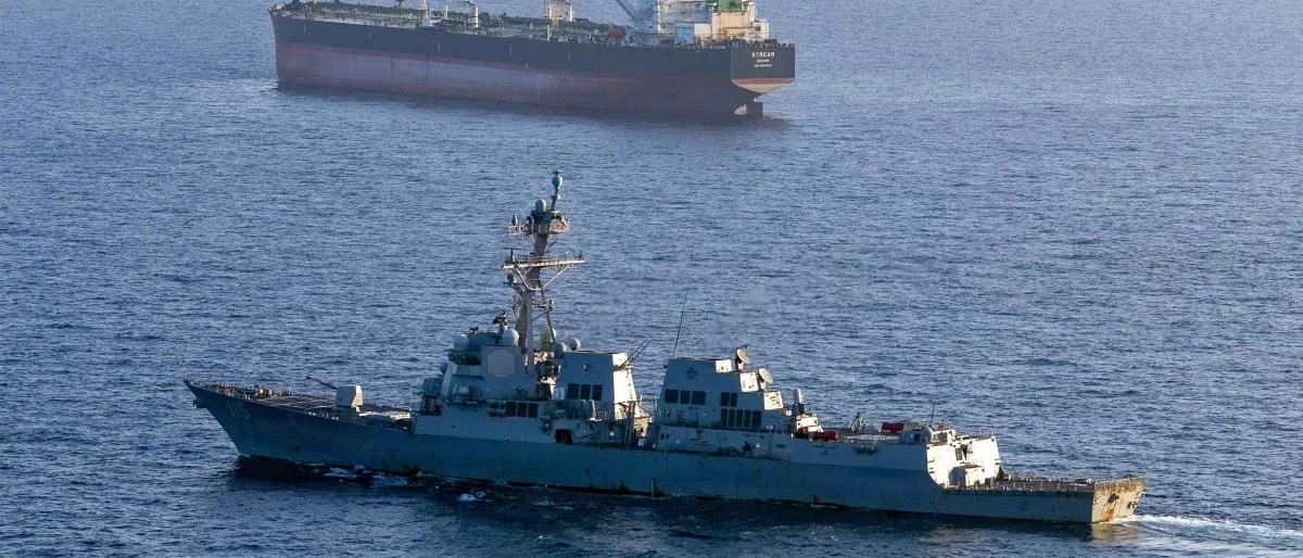 Bombardeos EE. UU. Irán — Bombardeos EE. UU. Irán: Washington ataca en Ormuz y reactiva sanciones