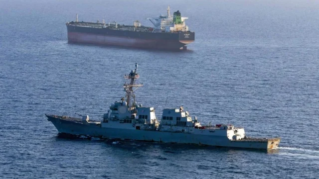 Bombardeos EE. UU. Irán — Bombardeos EE. UU. Irán: Washington ataca en Ormuz y reactiva sanciones