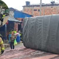 reapertura vía La Calera — Reapertura vía La Calera: normalizado el tránsito tras volcamiento de tractocami