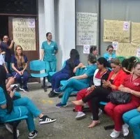 protesta laboral Asmet — Empleados de Asmet Salud exigen garantías laborales en Risaralda