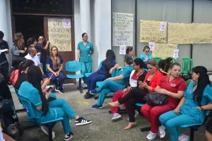 protesta laboral Asmet — Empleados de Asmet Salud exigen garantías laborales en Risaralda