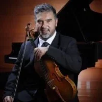 Trayectoria Julián Linares — Músico Pereirano Julián Linares: 25 Años en la Filarmónica de Bogotá