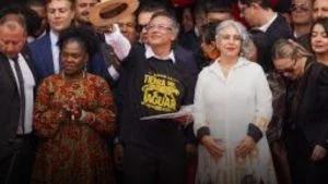 Defensa Paz Total — Petro Defiende la Política de Paz Total y Critica Anuncios de Presidente Electo