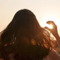 Radiación solar ocular — Radiación Solar Ocular: Expertos Advierten sobre Daños en Retina y Contorno de O