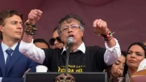Petro cuestiona símbolo político — Petro Cuestiona Símbolo Político: Debate sobre el Tigre y el Jaguar en Colombia