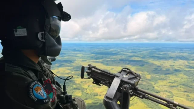 suspender bombardeos Arauca — Ordenan Suspender Bombardeos en Arauca por Protección de Menores