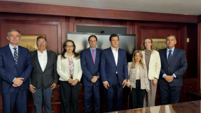 gabinete Abelardo Espriella — Centro Democrático Respalda Gabinete Abelardo Espriella, Pese a Ausencia Ministe