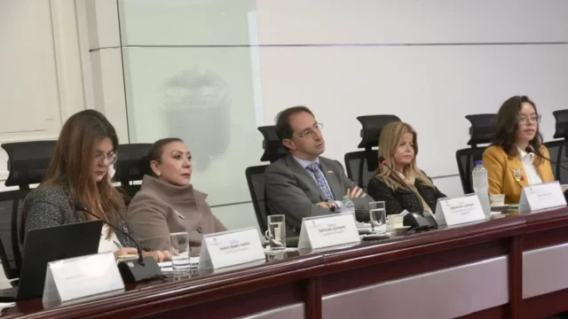empalme presidencial Colombia — Empalme Presidencial Colombia entre Petro y De la Espriella: Tensiones y Sin Enc