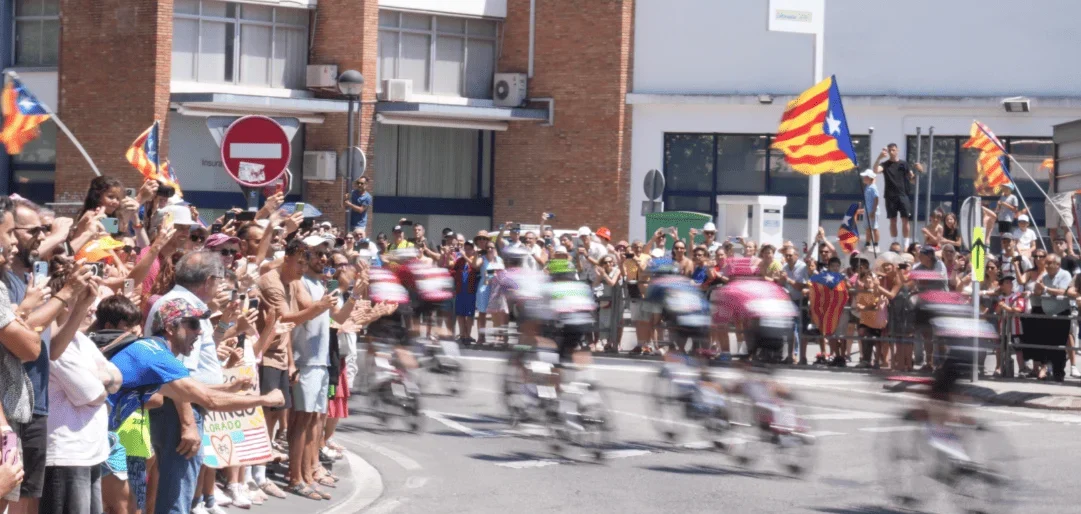 incendio Tour de Francia — Incendio en Pirineos Orientales Amenaza Tercera Etapa del Tour de Francia 2026