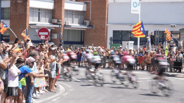 incendio Tour de Francia — Incendio en Pirineos Orientales Amenaza Tercera Etapa del Tour de Francia 2026