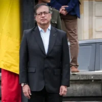 legitimidad elección De la Espriella — Petro reitera dudas sobre legitimidad elección De la Espriella en Colombia
