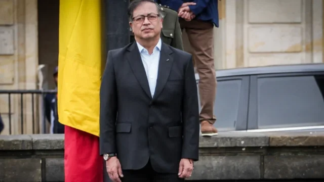 legitimidad elección De la Espriella — Petro reitera dudas sobre legitimidad elección De la Espriella en Colombia