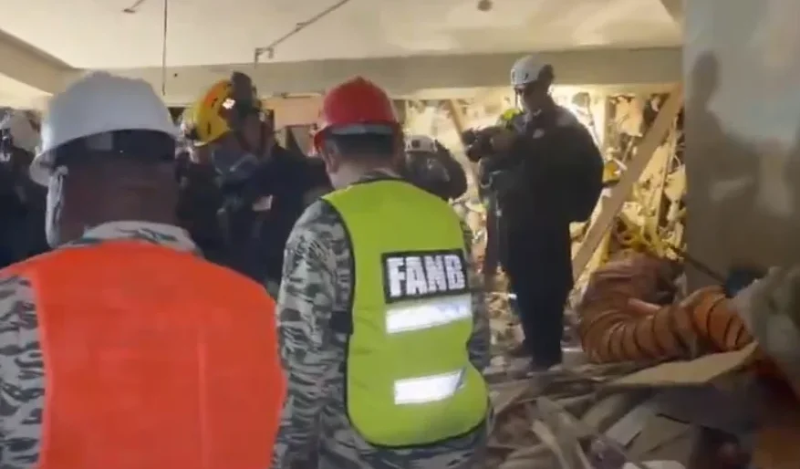 rescate hombre Venezuela — Rescate Extraordinario: Hombre Sobrevive Ocho Días Bajo Escombros en Venezuela