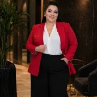 Inclusión en talla grande — Inclusión en talla grande: El liderazgo transformador de Sandra Alonso en Colomb