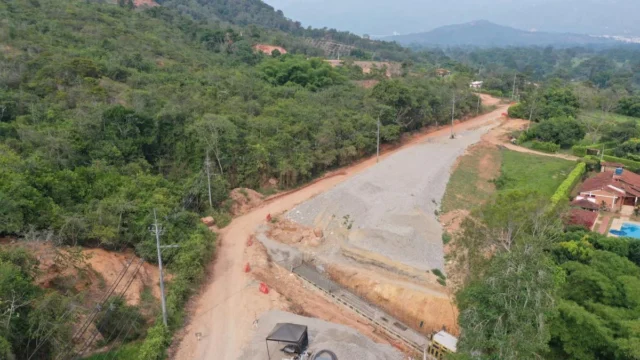 anillo vial Bucaramanga — Anillo Vial Bucaramanga: megaobra estancada por falta de licencia ambiental y el