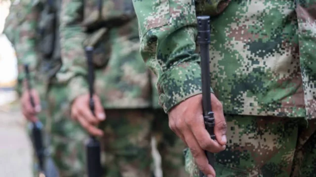 Ejército desmiente falso soldado — Ejército Desmiente Falso Soldado Viral Elogiado por Petro